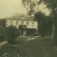 Stele 04 - Bild 02