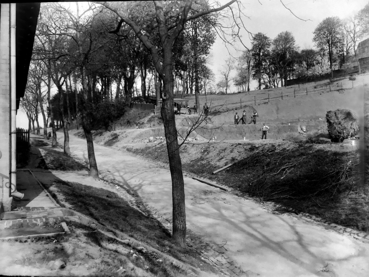 Stele 16 - Bild 01 Bild