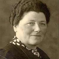 Stolperstein - Familie Neumann - Karoline Neumann