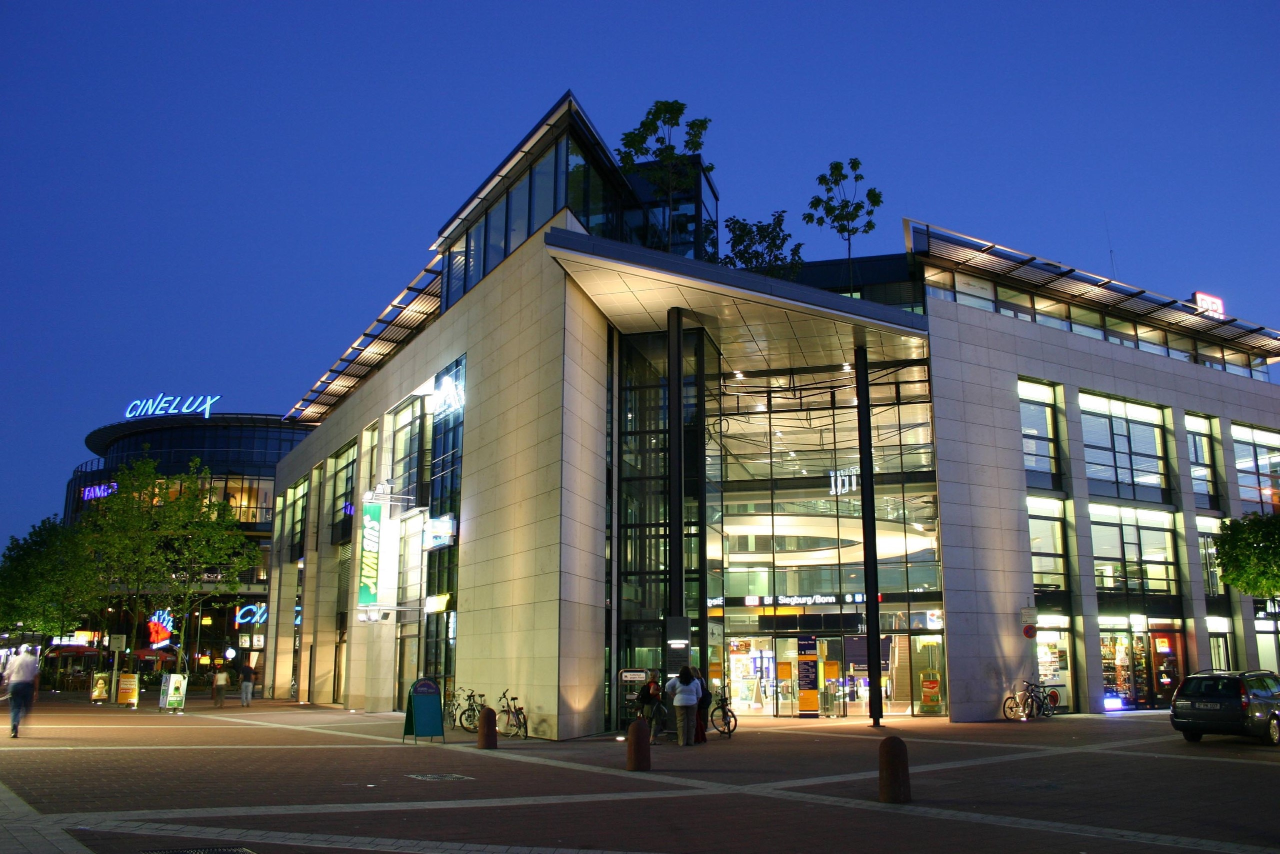 Titelbild - Bahnhof und Cinelux