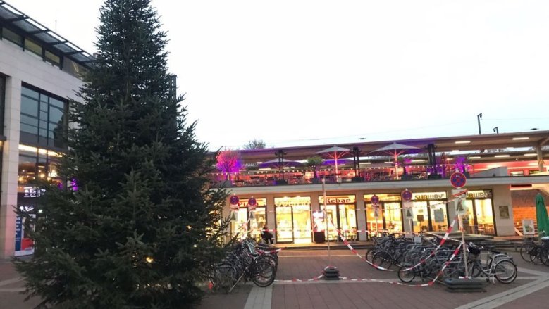 Radständer und Weihnachtsbaum Radständer und Weihnachtsbaum