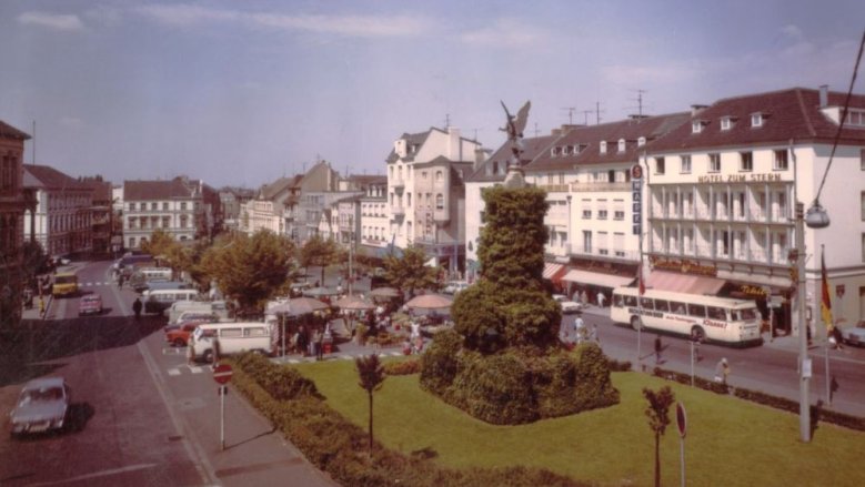 Denkmal, Sommer 1971 Denkmal, Sommer 1971