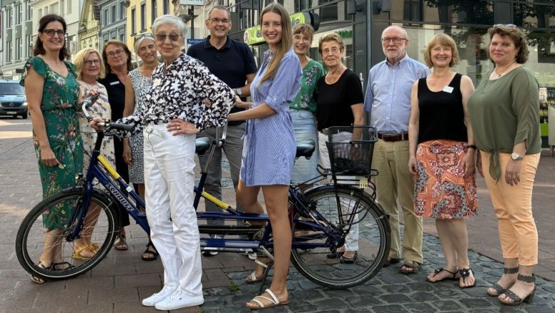 Miteinander verbunden Miteinander verbunden