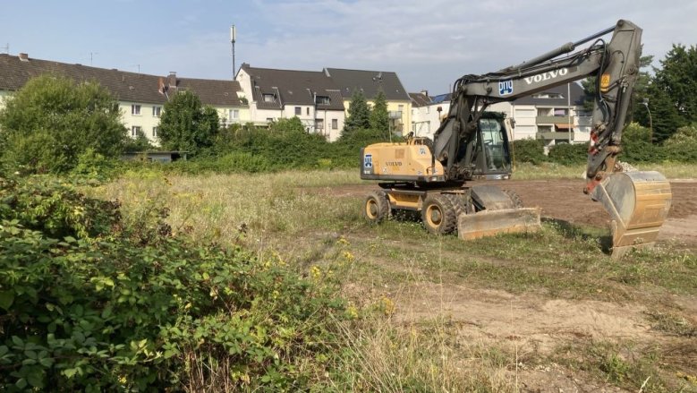 Bagger alter Sportplatz Bagger alter Sportplatz