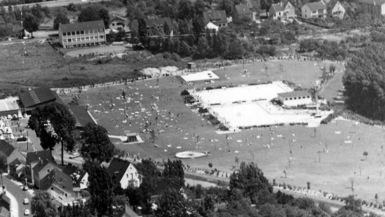 Schwimmbad im Juni 1965 Schwimmbad im Juni 1965