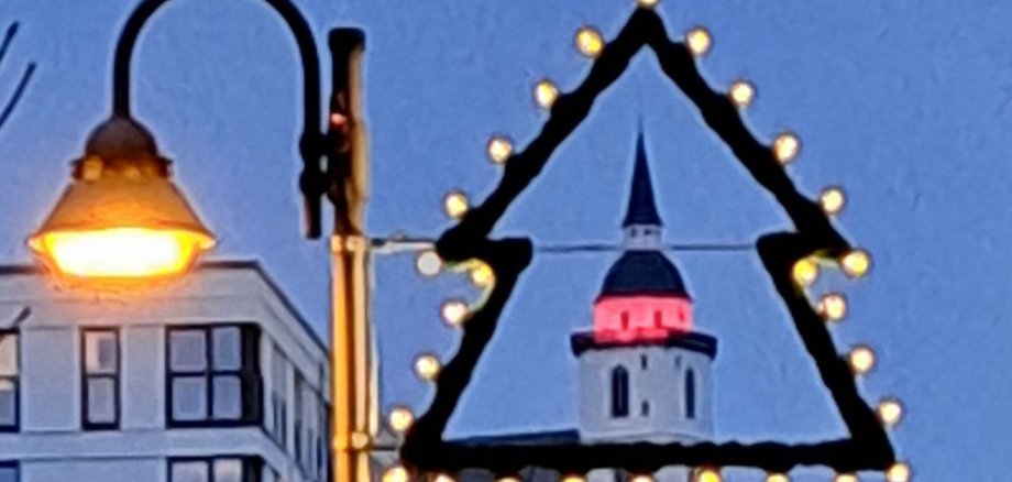 KSI im Weihnachtsbaum