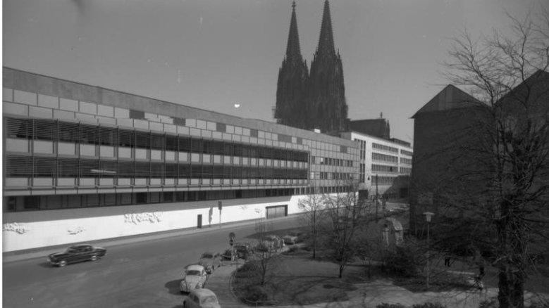 Köln

Seitenflügel des WDR-Funkhauses an der Rechtschule