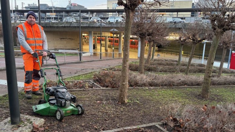 Rasenmäher Bahnhof Christian Fechtner