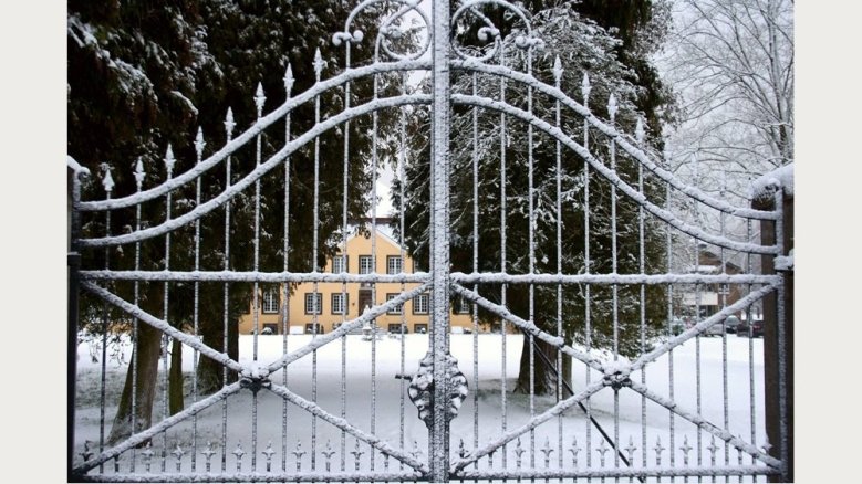 Tor vor dem alten, historischen Eingangspfad zum Haus zur Mühlen