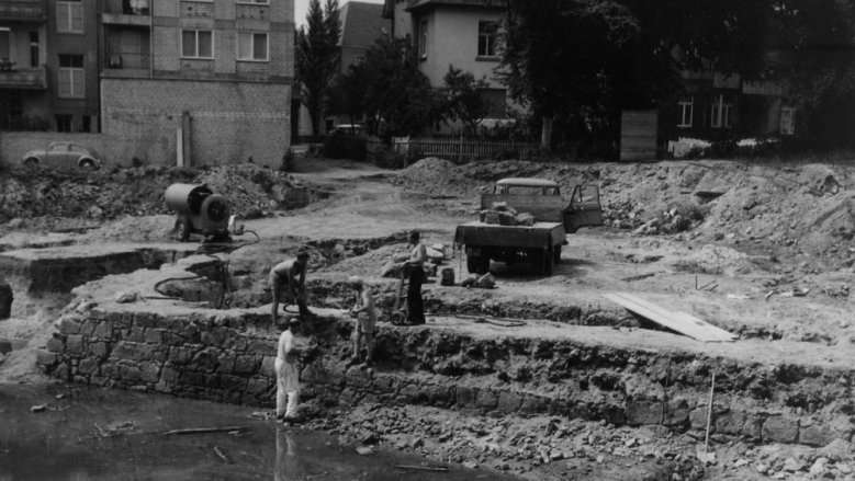 Ausschachtungsarbeiten für den Bau des Rathauses