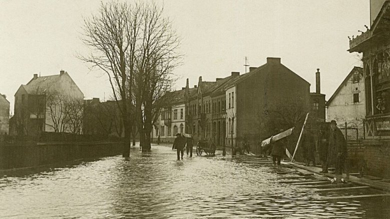 Überflutete Frankfurter Straße 1909