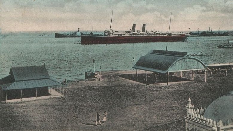 Die Persia im Hafen von Aden um 1910