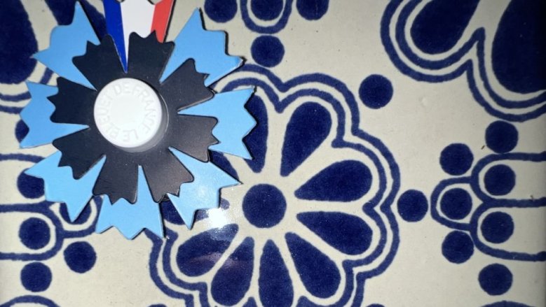 französische Papier-Kornblume