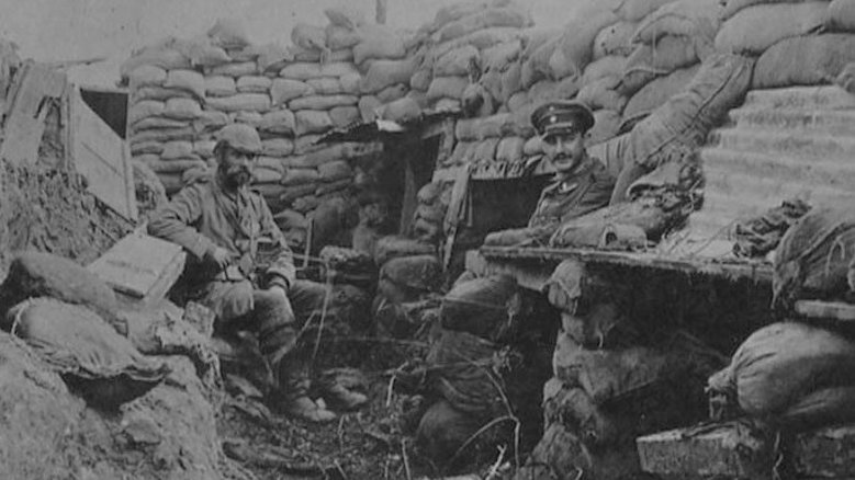 Britischer Schützengraben im Ersten Weltkrieg Britischer Schützengraben im Ersten Weltkrieg