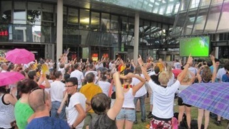 500 Fans jubeln im S-Carré 500 Fans jubeln im S-Carré