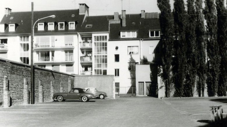 Rückseite der Kaiserstraßenhäuser 14-20 zur Sebastiansgasse im September 1964 Rückseite der Kaiserstraßenhäuser 14-20 zur Sebastiansgasse im September 1964