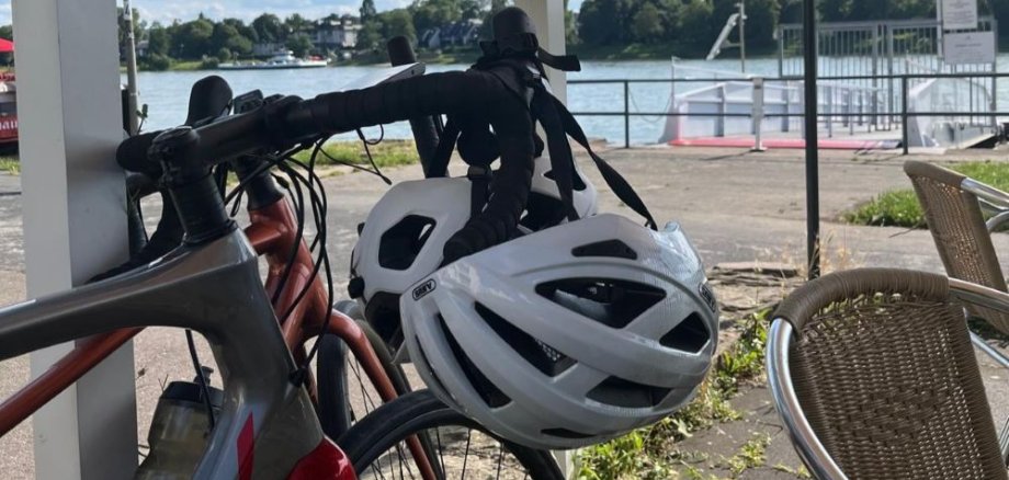 Fahrräder am Rhein