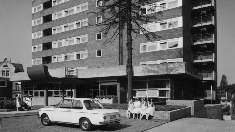 Nr. 03
1966, um
Schwesternwohnheim am Siegburger Krankenhaus. Nr. 03
1966, um
Schwesternwohnheim am Siegburger Krankenhaus.