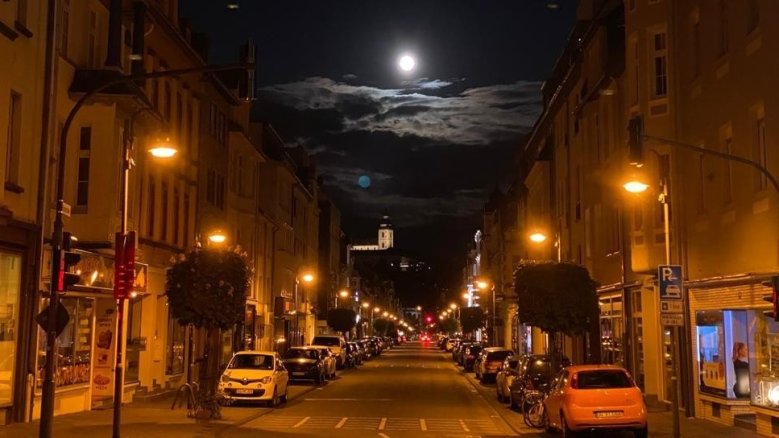 Vollmond über der Kaiserstraße Vollmond über der Kaiserstraße