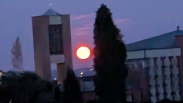 Erdbeermond Erdbeermond