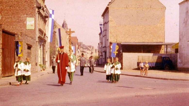 Prozession Ende der 1950-er-Jahre Prozession Ende der 1950-er-Jahre