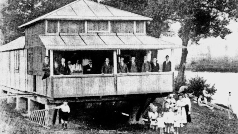 Das Bootshaus des Rudervereins an der Wahnbachtalstraße im Jahr 1920 Das Bootshaus des Rudervereins an der Wahnbachtalstraße im Jahr 1920