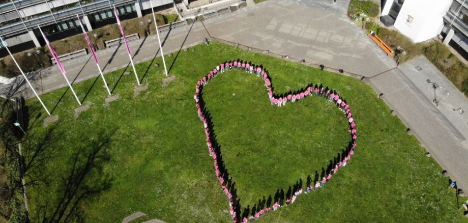 Pink gegen Rassismus 1