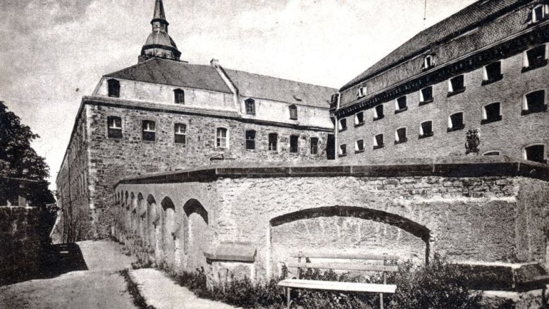 Abtei mit dem Gefängnistrakt Anfang der 1920er Abtei mit dem Gefängnistrakt Anfang der 1920er