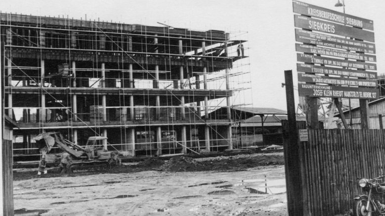 Bau der am 22. Juni 1966 eingeweihten Kreisberufsschule auf der Zange Bau der am 22. Juni 1966 eingeweihten Kreisberufsschule auf der Zange