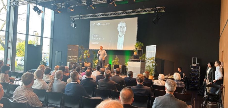 Bürgermeister Stefan Rosemann beim RhAInland Day 2025 Bürgermeister Stefan Rosemann beim RhAInland Day 2025