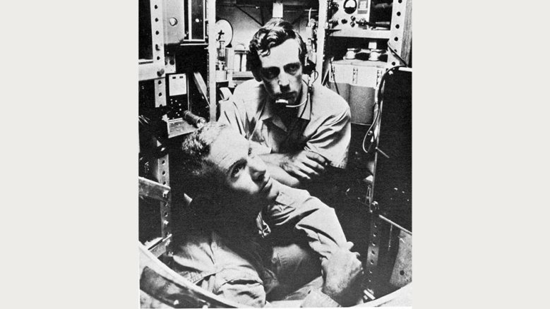 Leutnant Don Walsh und Jacques Piccard im Trieste-Tauchboot 1960