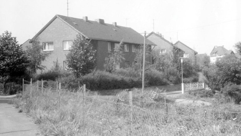 Von Angehörigen der belgischen Streitkräfte bewohnte Siedlungshäuser an der Siegstraße