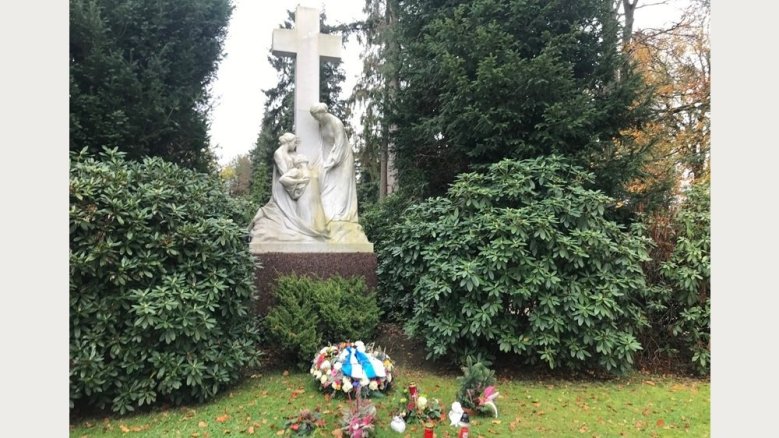 Niedergelegter Kranz auf dem Nordfriedhof, 2020 Niedergelegter Kranz auf dem Nordfriedhof, 2020