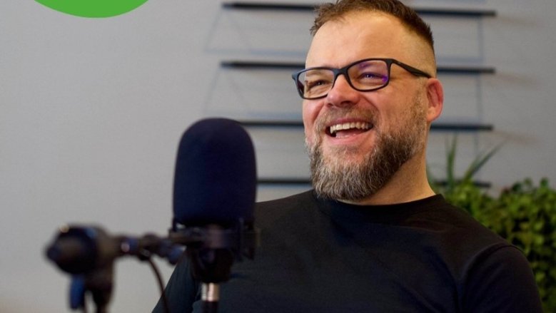 Dr. Bastian Vloet Dr. Bastian Vloet