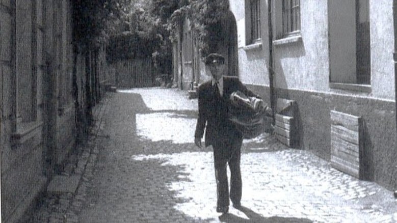 Postbote in der Burggasse, 1942 Postbote in der Burggasse, 1942