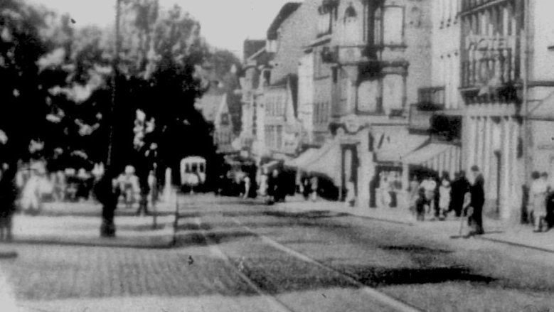 Tram am oberen Markt Tram am oberen Markt