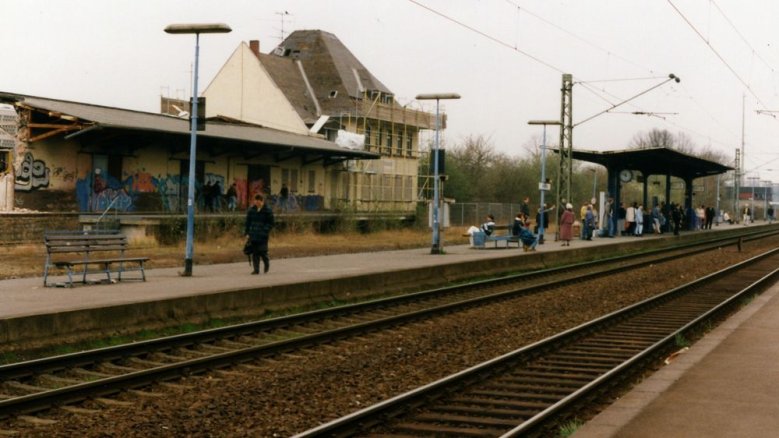 Abriss des 1965 errichteten Güterbahnhofs mit Lagerhalle Abriss des 1965 errichteten Güterbahnhofs mit Lagerhalle