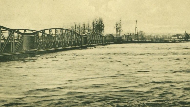 Siegburg-Mülldorfer-Brücke beim Februar-Hochwasser, 1909 Siegburg-Mülldorfer-Brücke beim Februar-Hochwasser, 1909