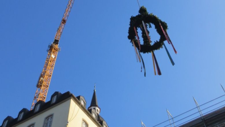 Richtkranz am Kran über der Abtei