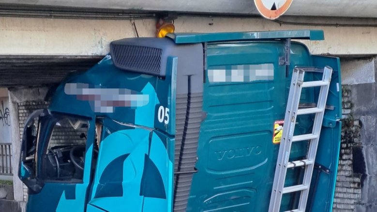 Lkw Unterführung Lkw Unterführung