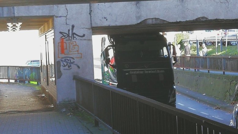 Lkw Unterführung Lkw Unterführung