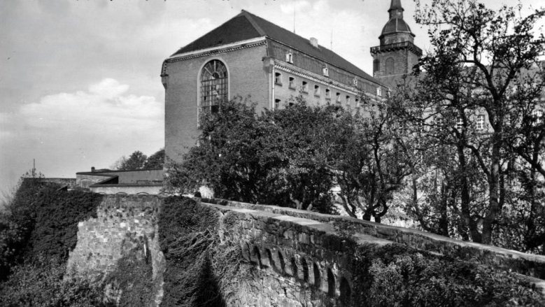 Das Gefängnis neben der Abtei auf dem Michaelsberg Das Gefängnis neben der Abtei auf dem Michaelsberg