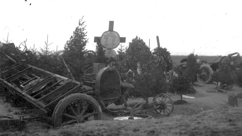 Zerstörte deutsche Kolonne in Frankreich Zerstörte deutsche Kolonne in Frankreich