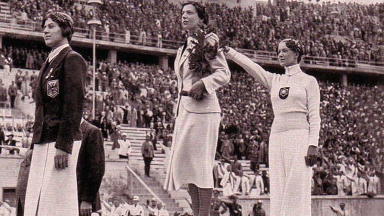 Helene Mayer auf dem Siegerpodest - Berlin 1936 Helene Mayer auf dem Siegerpodest - Berlin 1936