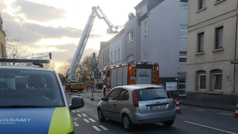 Katze auf dem Dach Katze auf dem Dach