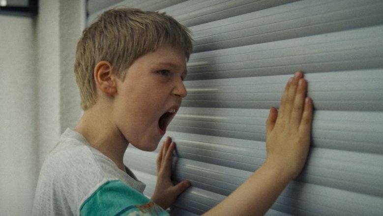 Mit der Faust in die Welt schlagen Mit der Faust in die Welt schlagen