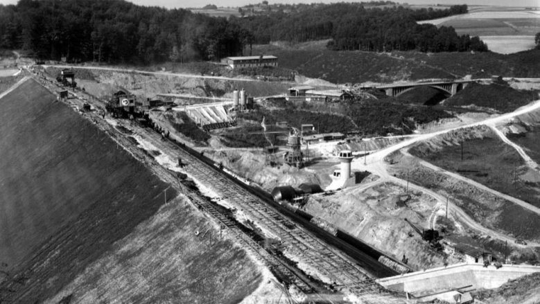 Dammkrone Wahnbachtalsperre 1956