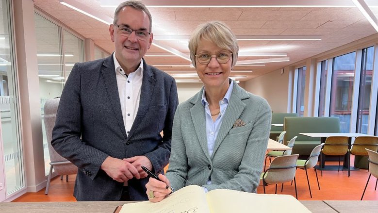 Schulministerin Feller 3