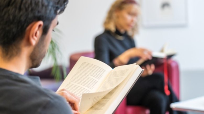 Bibliorthek Silent Reading