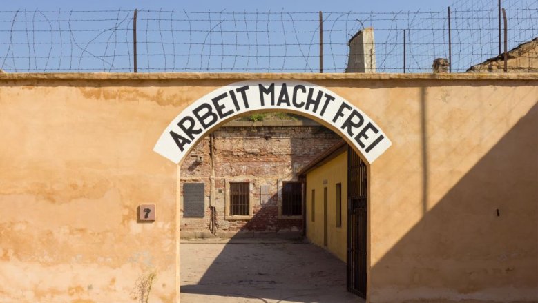 Arbeit macht frei Theresienstadt.jpg Arbeit macht frei Theresienstadt.jpg
